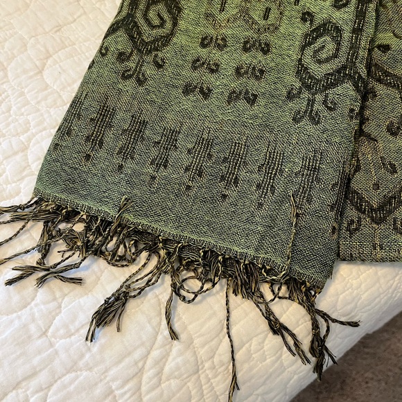 Green and Black Patterned Pashmina with Fringe - Picture 2 of 3